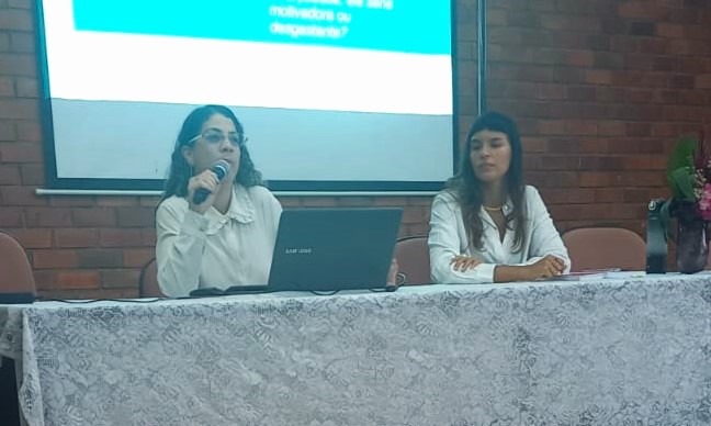Momento de fala da psicóloga Lays Andrade de Sá